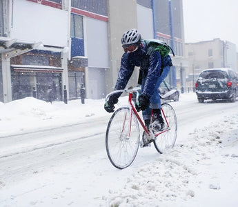 Biking in winter: 5 Essential Winter Cycling Accessories