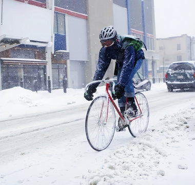 Biking in winter: 5 Essential Winter Cycling Accessories