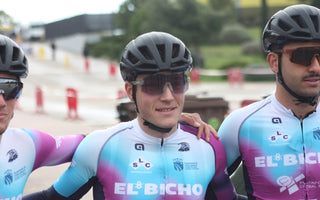 El bicho cycling team riders wearing Revoray professional cycling sunglasses before the Memorial Sanroma race.