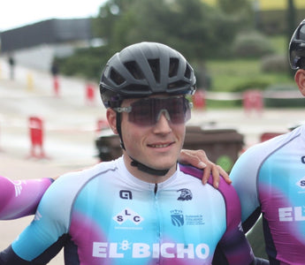 El bicho cycling team riders wearing Revoray professional cycling sunglasses before the Memorial Sanroma race.